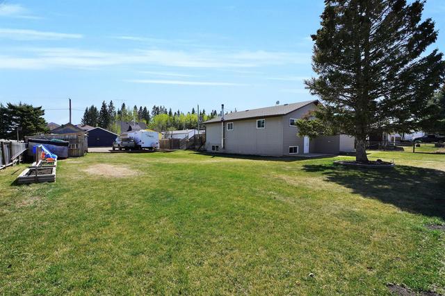 117 and 113 2 Avenue, House detached with 5 bedrooms, 2 bathrooms and 2 parking in Clearwater County AB | Image 3