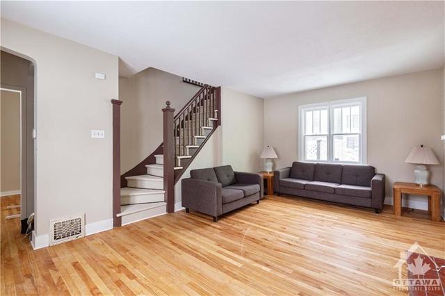 431 Ravenhill Avenue, House detached with 3 bedrooms, 1 bathrooms and 3 parking in Ottawa ON | Image 6