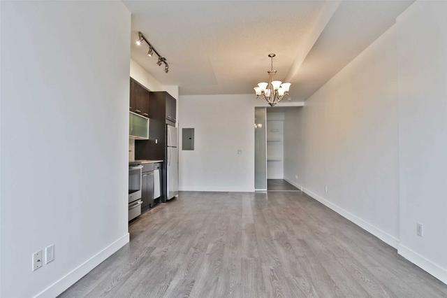 204 - 2055 Danforth Ave, Condo with 2 bedrooms, 2 bathrooms and 1 parking in Toronto ON | Image 2