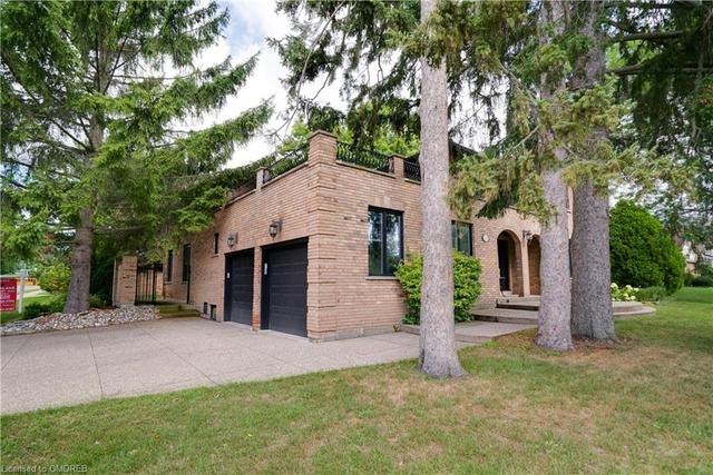 3223 Shoreline Drive, House detached with 4 bedrooms, 3 bathrooms and 4 parking in Oakville ON | Image 4