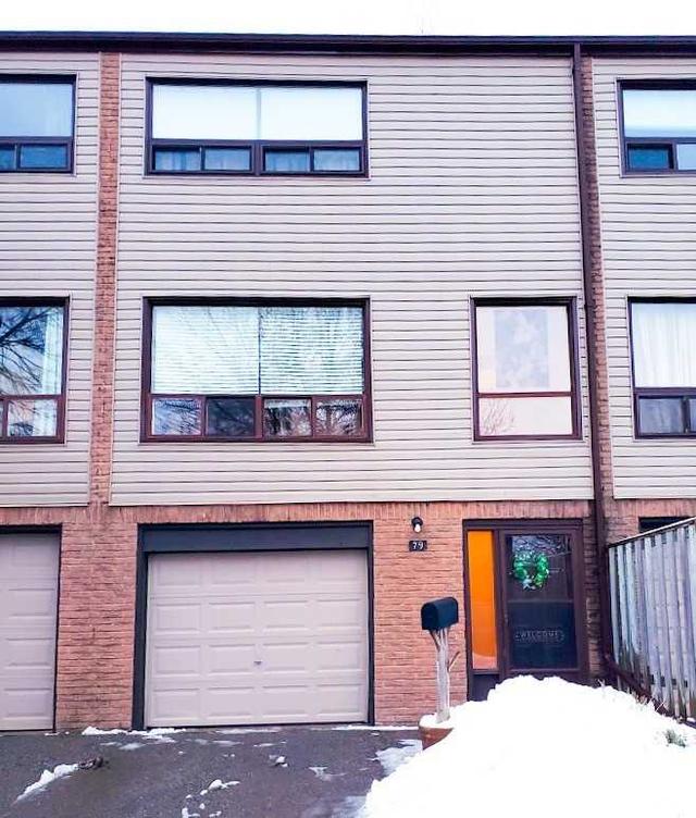 79 Parklane Circ, Townhouse with 3 bedrooms, 1 bathrooms and 2 parking in Clarington ON | Image 1
