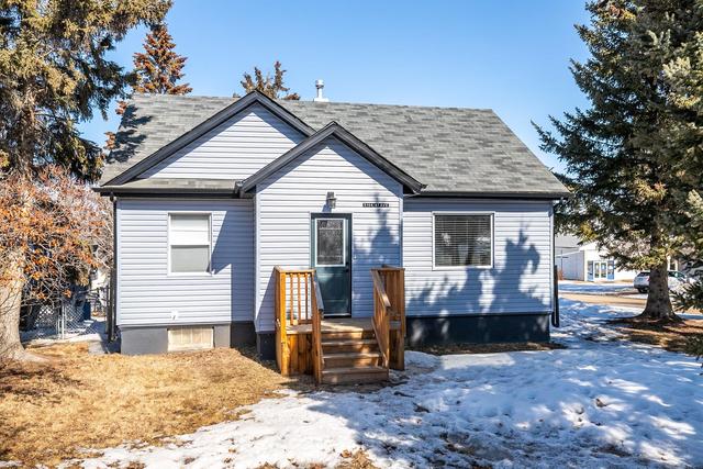 5104 47 Avenue, House detached with 3 bedrooms, 1 bathrooms and 2 parking in Sylvan Lake AB | Image 1