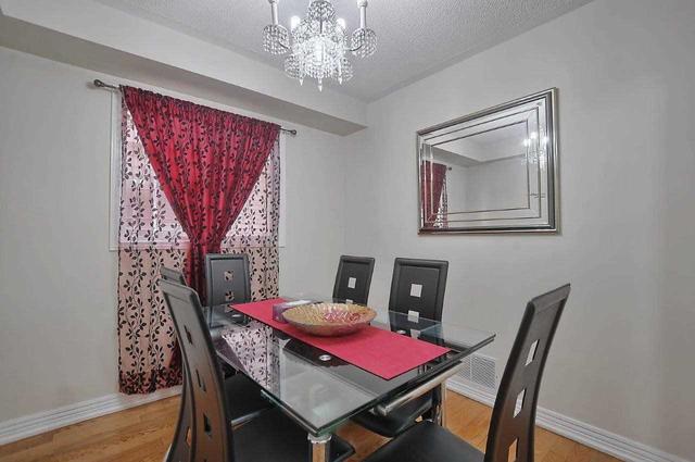 8 Langdale Cres, House attached with 3 bedrooms, 4 bathrooms and 4 parking in Brampton ON | Image 40