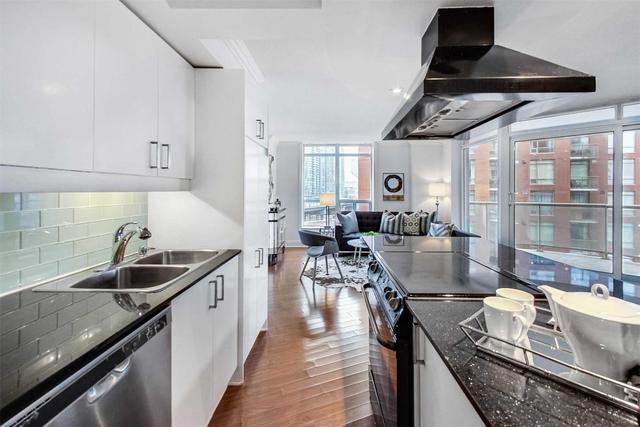 725 - 550 Queens Quay W, Condo with 2 bedrooms, 2 bathrooms and 1 parking in Toronto ON | Image 7