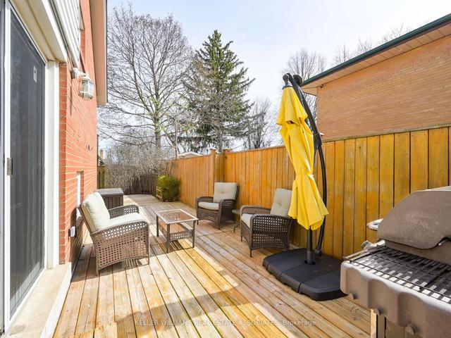 27 Flowertown Ave, House semidetached with 4 bedrooms, 2 bathrooms and 5 parking in Brampton ON | Image 16