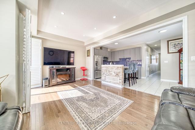 18 Bernadino St, House semidetached with 4 bedrooms, 4 bathrooms and 4 parking in Brampton ON | Image 4