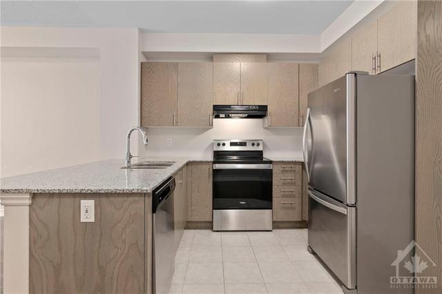809 Beatrice Peak Court, Townhouse with 3 bedrooms, 3 bathrooms and 2 parking in Ottawa ON | Image 7