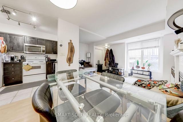 679 - 3 Everson Dr, Townhouse with 2 bedrooms, 1 bathrooms and 1 parking in Toronto ON | Image 6