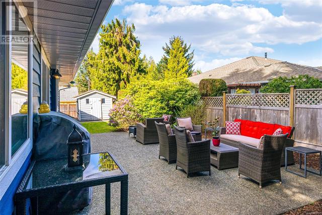 606 Moresby Ave, House detached with 3 bedrooms, 2 bathrooms and 4 parking in Qualicum Beach BC | Image 37