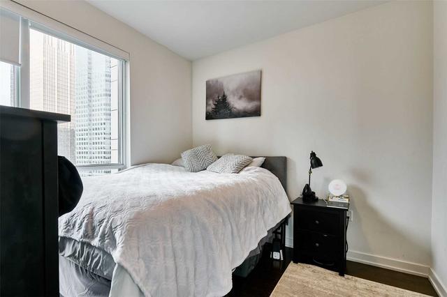 1802 - 1 The Esplanade Dr, Condo with 2 bedrooms, 2 bathrooms and 1 parking in Toronto ON | Image 4