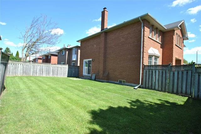 34 Devonsleigh Blvd, House detached with 4 bedrooms, 3 bathrooms and 3 parking in Richmond Hill ON | Image 16