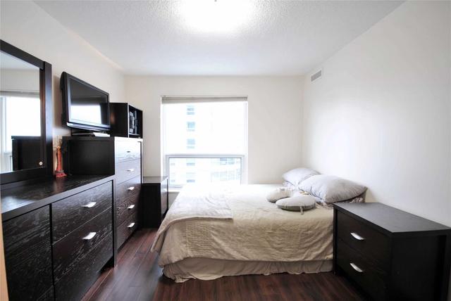 3011 - 125 Village Green Sq, Condo with 2 bedrooms, 2 bathrooms and 1 parking in Toronto ON | Image 2