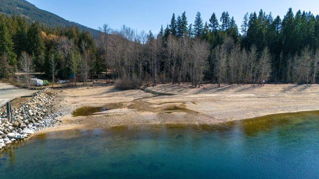 1766 Riondel Road N, House detached with 3 bedrooms, 2 bathrooms and null parking in Central Kootenay A BC | Image 7