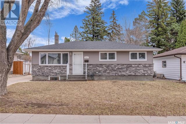 2513 Irvine Avenue, House detached with 5 bedrooms, 2 bathrooms and null parking in Saskatoon SK | Image 2