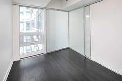 2009 - 210 Simcoe St, Condo with 1 bedrooms, 1 bathrooms and 1 parking in Toronto ON | Image 3