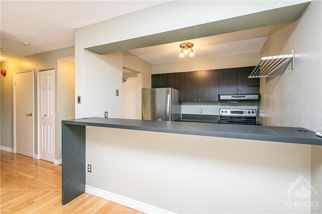 1001 - 154 Nelson Street, Condo with 2 bedrooms, 2 bathrooms and 1 parking in Ottawa ON | Image 2