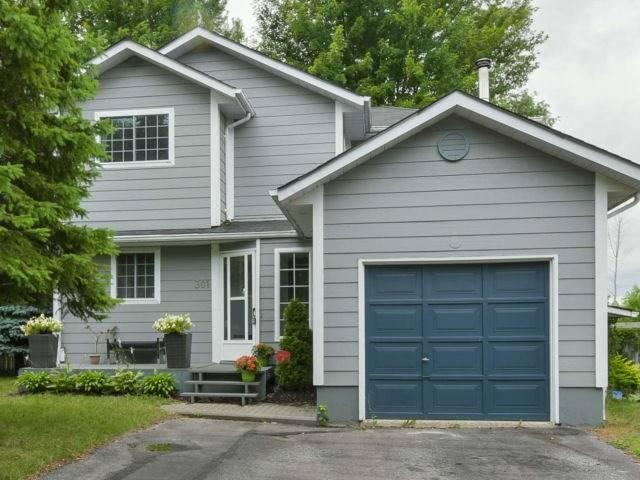 301 Crawford St, House detached with 3 bedrooms, 2 bathrooms and 1 parking in Barrie ON | Image 1