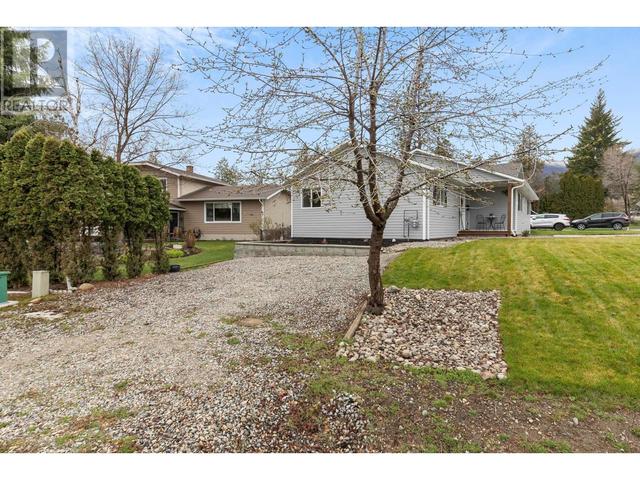 1077 Sussex Road, House detached with 3 bedrooms, 2 bathrooms and 4 parking in West Kelowna BC | Image 20
