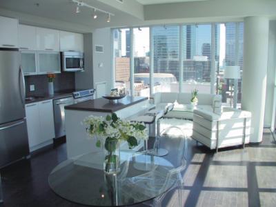 lph6 - 21 Nelson St, Condo with 1 bedrooms, 2 bathrooms and 1 parking in Toronto ON | Image 1