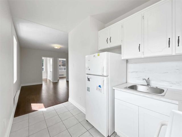 unit 1 - 946 Bloor St W, House detached with 2 bedrooms, 1 bathrooms and 0 parking in Toronto ON | Image 7