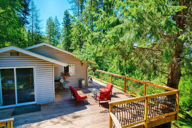 4744 Highway 3a, House detached with 3 bedrooms, 1 bathrooms and 5 parking in Central Kootenay A BC | Image 4