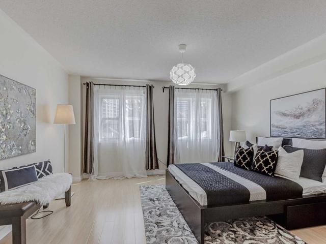 8941 Yonge St, House attached with 3 bedrooms, 3 bathrooms and 2 parking in Richmond Hill ON | Image 13