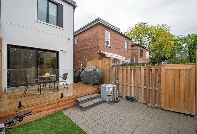 245 Bowood Ave, House semidetached with 4 bedrooms, 4 bathrooms and 1 parking in Toronto ON | Image 4