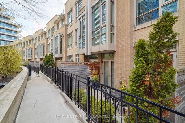 221 Duplex Ave, Townhouse with 3 bedrooms, 4 bathrooms and 2 parking in Toronto ON | Image 33