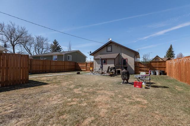 5025 54 Street, House detached with 2 bedrooms, 1 bathrooms and 2 parking in Daysland AB | Image 13