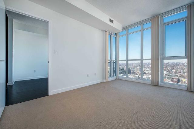 4016 - 15 Iceboat Terr, Condo with 1 bedrooms, 1 bathrooms and 1 parking in Toronto ON | Image 10