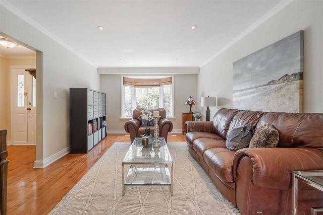 2583 Oak Row Cres, House detached with 4 bedrooms, 3 bathrooms and 4 parking in Mississauga ON | Image 3