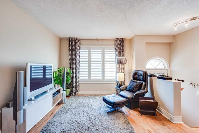 17 Rodeo Crt, House attached with 3 bedrooms, 3 bathrooms and 2 parking in Toronto ON | Image 16