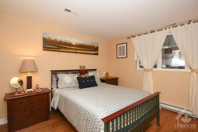 d - 107 Third Avenue, House attached with 2 bedrooms, 1 bathrooms and 1 parking in Ottawa ON | Image 14
