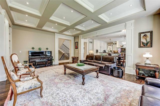 31 Vernham Crt, House detached with 5 bedrooms, 8 bathrooms and 7 parking in Toronto ON | Image 6