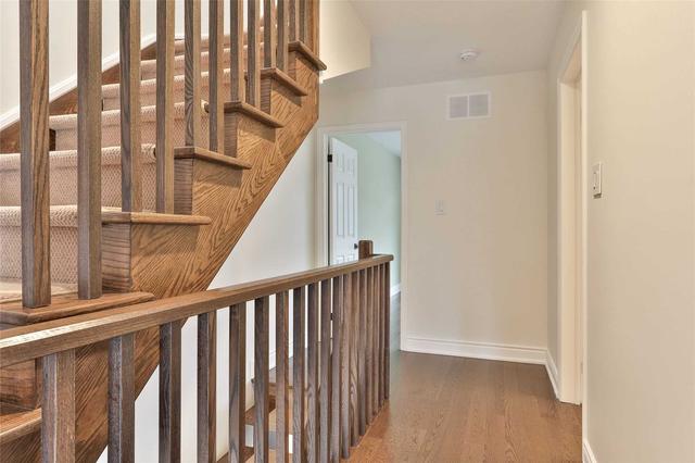29 Birchbank Lane, Townhouse with 3 bedrooms, 3 bathrooms and 2 parking in Toronto ON | Image 3