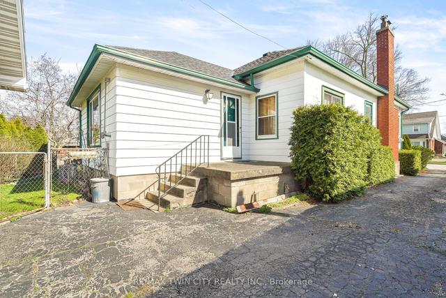 326 Nelson St, House detached with 2 bedrooms, 1 bathrooms and 4 parking in Brantford ON | Image 24