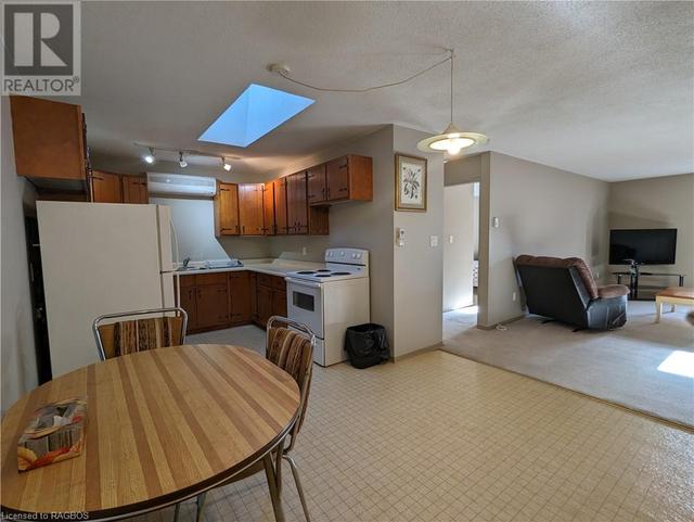 738 Queen Street, Condo with 1 bedrooms, 1 bathrooms and 1 parking in Kincardine ON | Image 2