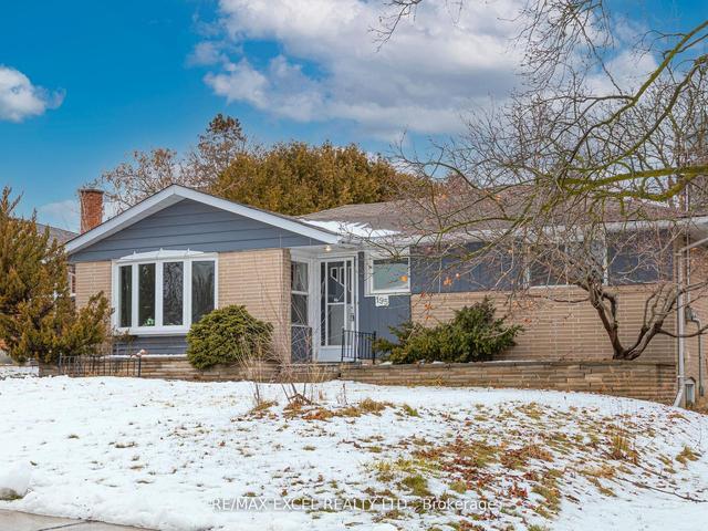195 Parkview Cres, House detached with 2 bedrooms, 2 bathrooms and 2 parking in Newmarket ON | Image 1