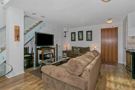 213 - 215 Queen St E, Condo with 1 bedrooms, 2 bathrooms and 1 parking in Brampton ON | Image 2