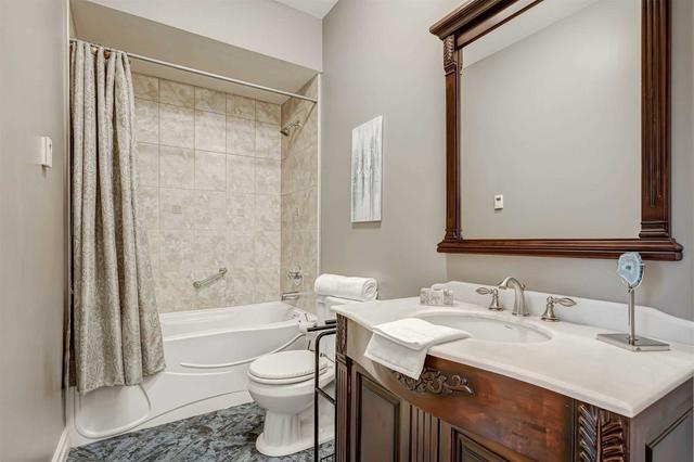 329 Lippincott St, House detached with 4 bedrooms, 4 bathrooms and 2 parking in Toronto ON | Image 13