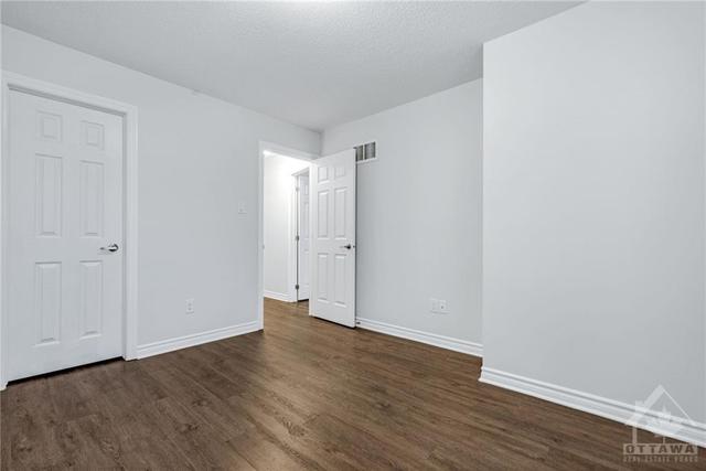 107 Eclipse Crescent, Townhouse with 3 bedrooms, 2 bathrooms and 3 parking in Ottawa ON | Image 21