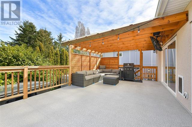 1112 Craigflower Rd, House detached with 4 bedrooms, 2 bathrooms and 2 parking in Esquimalt BC | Image 15