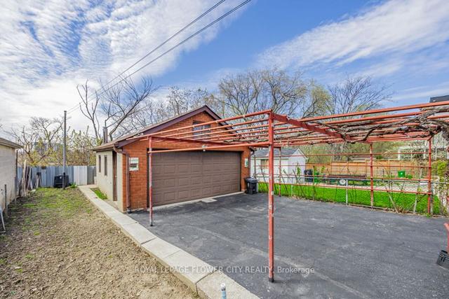 10 Spears St, House detached with 3 bedrooms, 2 bathrooms and 7 parking in Toronto ON | Image 28