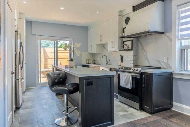 902 Woodbine Ave, House semidetached with 3 bedrooms, 3 bathrooms and 2 parking in Toronto ON | Image 37