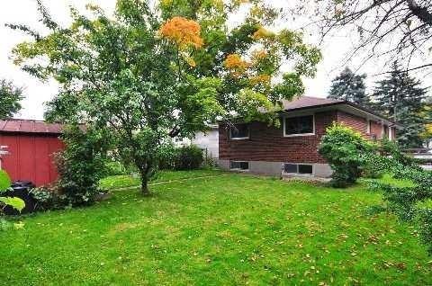 1070 Midland Ave, House detached with 3 bedrooms, 3 bathrooms and 4 parking in Toronto ON | Image 2