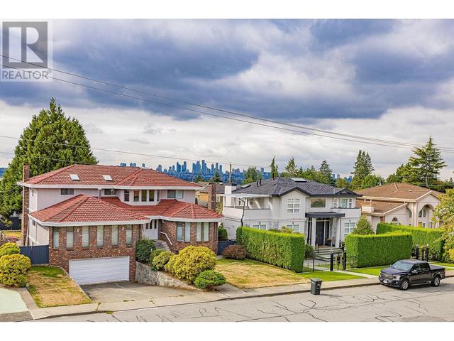 6589 Kitchener Street, House detached with 7 bedrooms, 6 bathrooms and 5 parking in Burnaby BC | Image 35