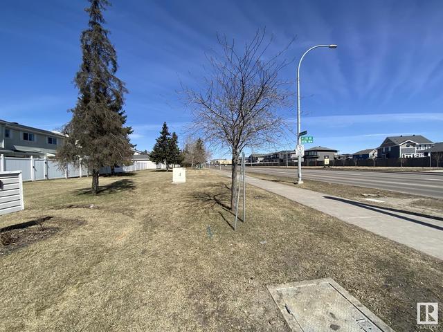 11356 139 Av Nw, House attached with 3 bedrooms, 1 bathrooms and 1 parking in Edmonton AB | Image 36