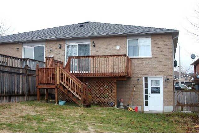 8 Trask Dr, House detached with 2 bedrooms, 2 bathrooms and 2 parking in Barrie ON | Image 3