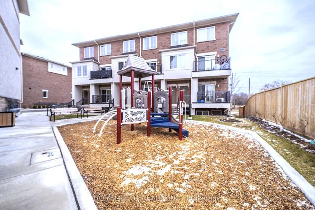 17 - 480 Beresford Path, Townhouse with 2 bedrooms, 2 bathrooms and 2 parking in Oshawa ON | Image 1