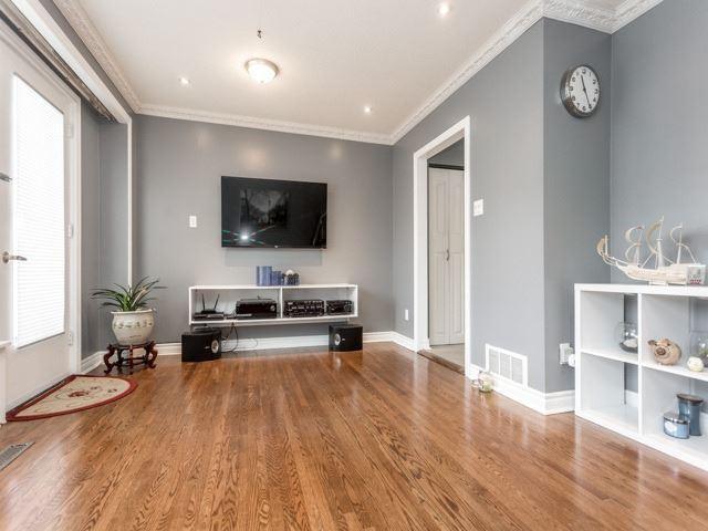 10 - 17 Gosford Blvd, Townhouse with 3 bedrooms, 3 bathrooms and 1 parking in Toronto ON | Image 5
